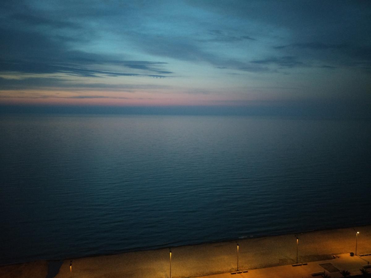 Апартаменты - Первая Линия! Batumi Kültér fotó